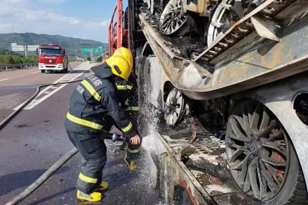 運輸中車輛起火？竟然是運輸車輪胎引發