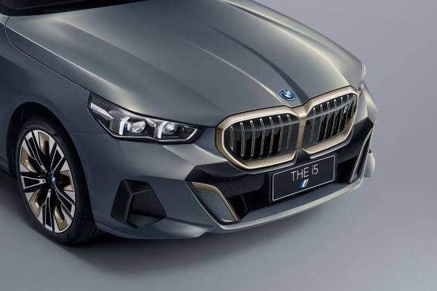 【汽车人】第八代BMW 5系，只用眼睛就能开