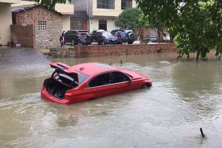 車輛泡水后責(zé)任清晰，錯(cuò)過時(shí)間保險(xiǎn)不賠，注意事項(xiàng)要記牢