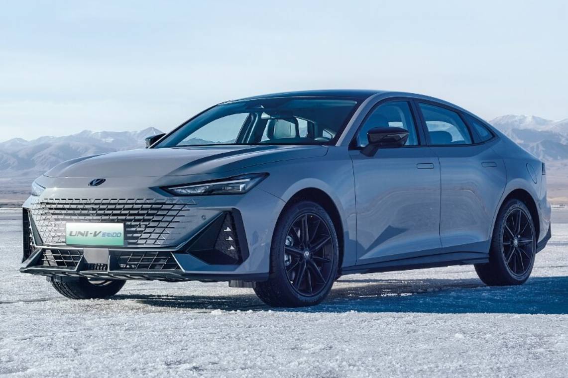 純電續(xù)航超100km，這臺(tái)插混轎車不比雷凌更香？