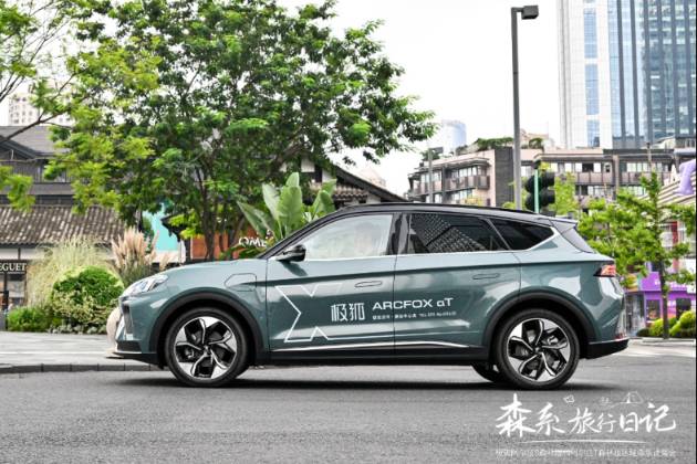 試駕極狐阿爾法T森林版：一款讓你在都市中親近自然的純電SUV