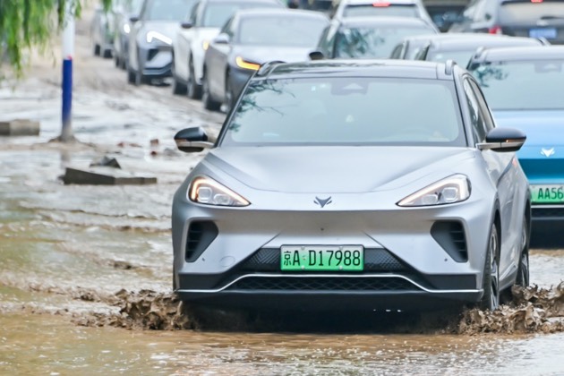 暴雨災害面前，新能源汽車經得起考驗嗎？