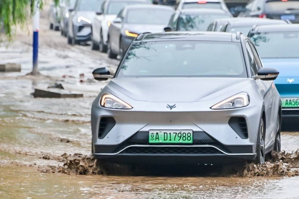 【e汽车】暴雨灾害面前，新能源汽车经得起考验吗？