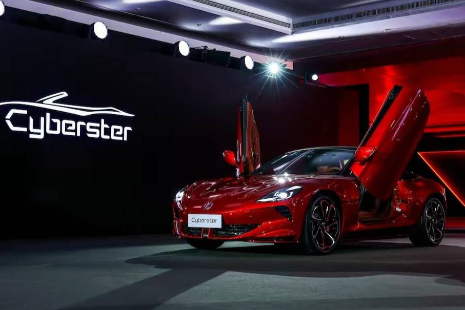 MG Cyberster電動(dòng)跑車(chē)新巔峰，全球唯一剪刀門(mén)敞篷