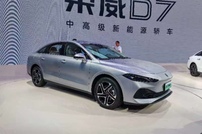 2023成都車展榮威展臺帶來了全新中大 型轎車D7