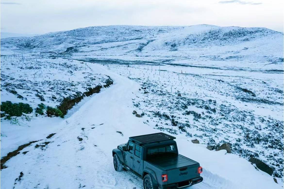 《公路映画》新片上线，跟随Jeep®角斗士打卡绝美雪山