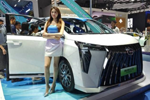 2.0T油電混動配電磁懸架 喝92號粗糧成都車展實拍傳祺E9