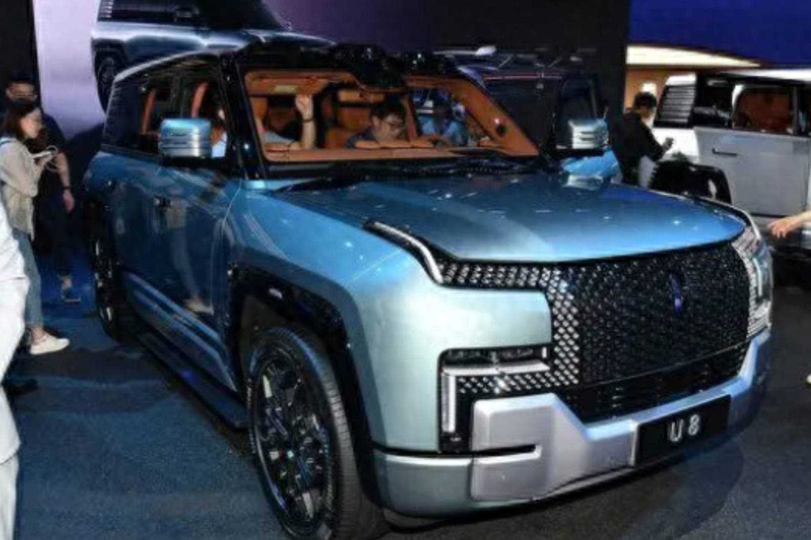 比亞迪“仰望”車型亮相成都車展，百萬級別硬派越野，內飾豪華