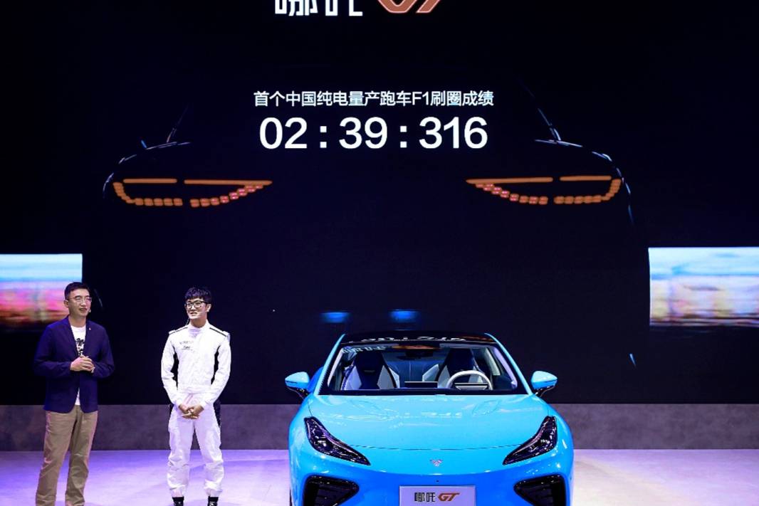 成都車展“現貨黑科技”登場! 哪吒GT無眉版打破用戶共創紀錄