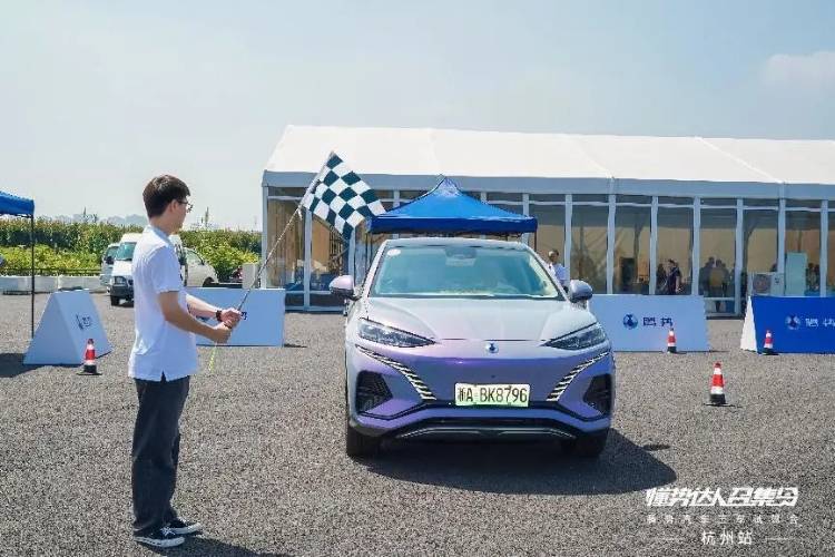 豪華出行新選擇，騰勢汽車三車試駕，操控、駕趣一步到位