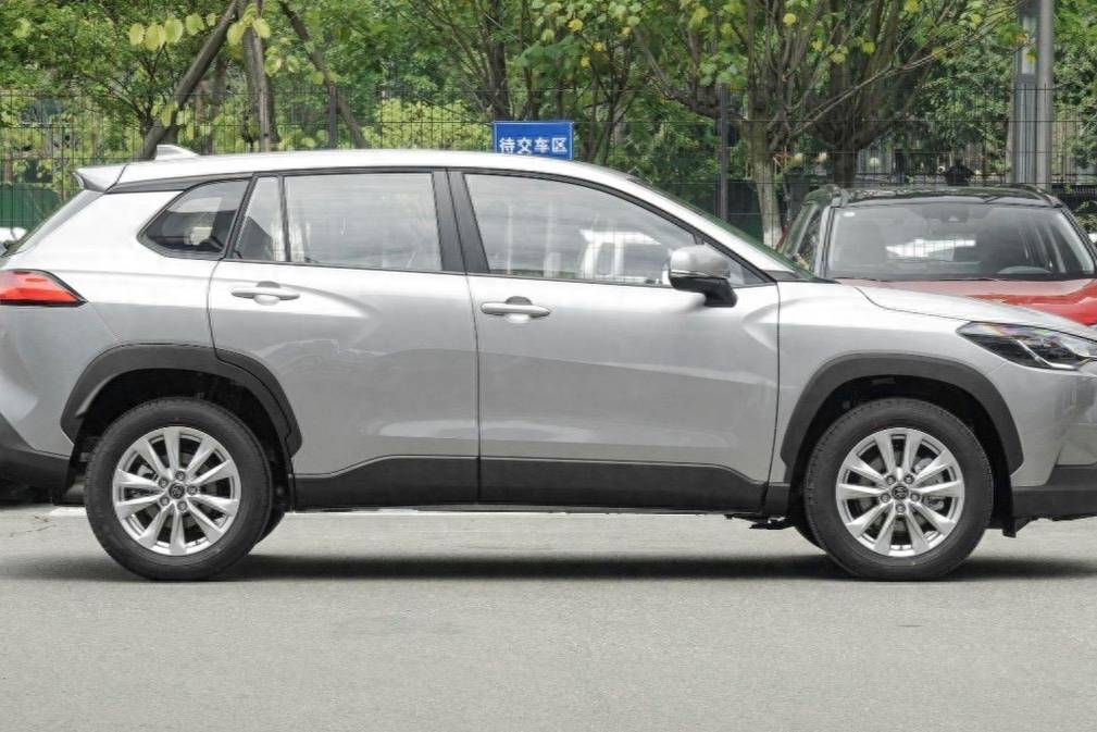 長(zhǎng)安歐尚X7PLUS PK卡羅拉銳放，誰(shuí)的性價(jià)比更高?