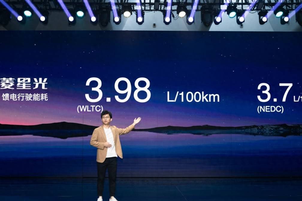 五菱星光：油耗3.98升，A級車的價格！就問還有誰？