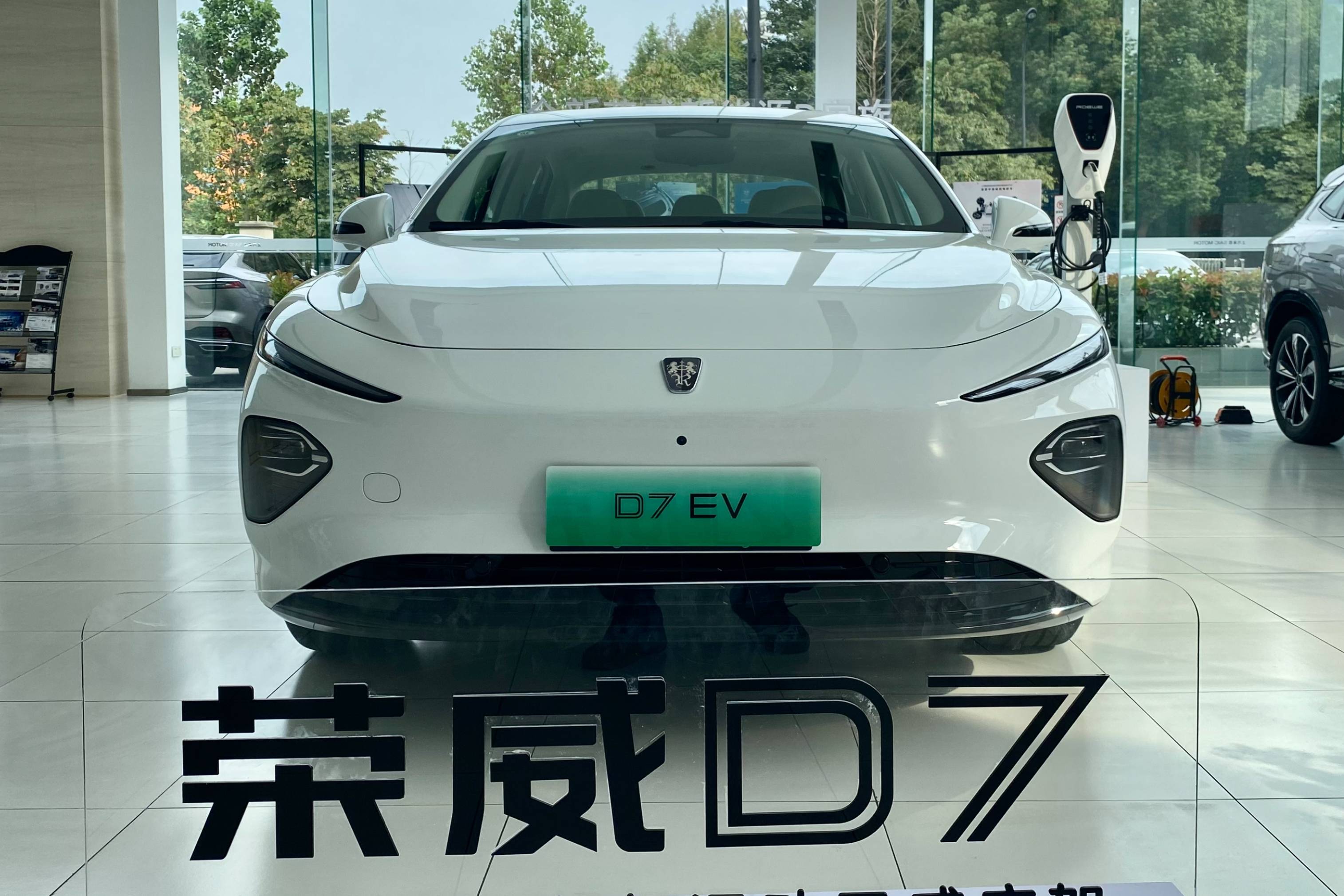 全新“后驅(qū)純電云感”家轎——榮威D7 EV