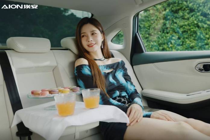 沈梦辰反向带娃第一车，AION S MAX上市14.99万起