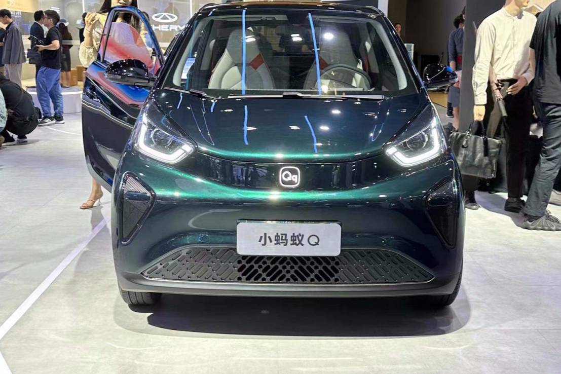 換新車標(biāo),最高純電續(xù)航321km,新款小螞蟻售價(jià)6.49萬(wàn)起