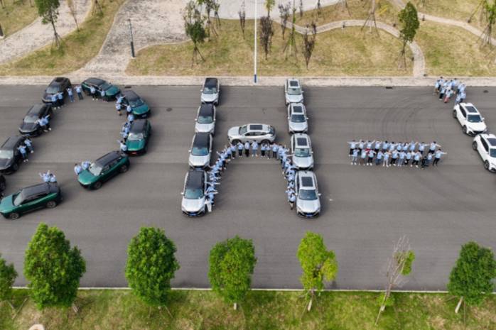 瞞不住了！皓瀚DH-i組織車主去看足球巨星了！