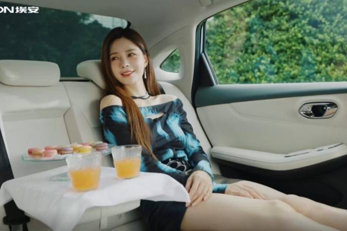 沈梦辰的反向带娃第一车，AION SMAX上市14.99万起