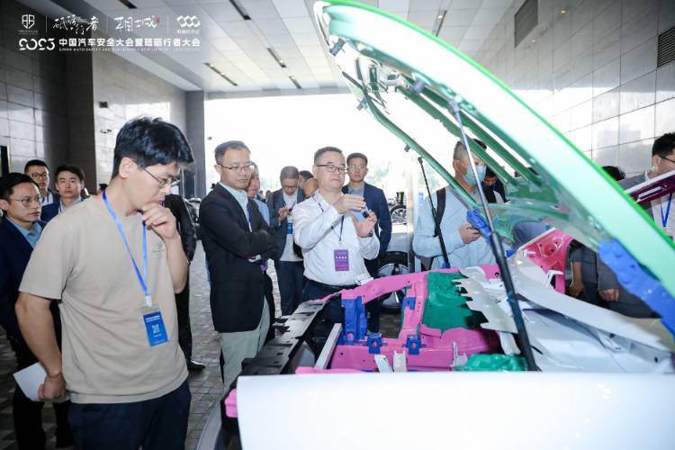 世界級安全車身! 嵐圖追光PHEV斬獲2023年中國十佳車身