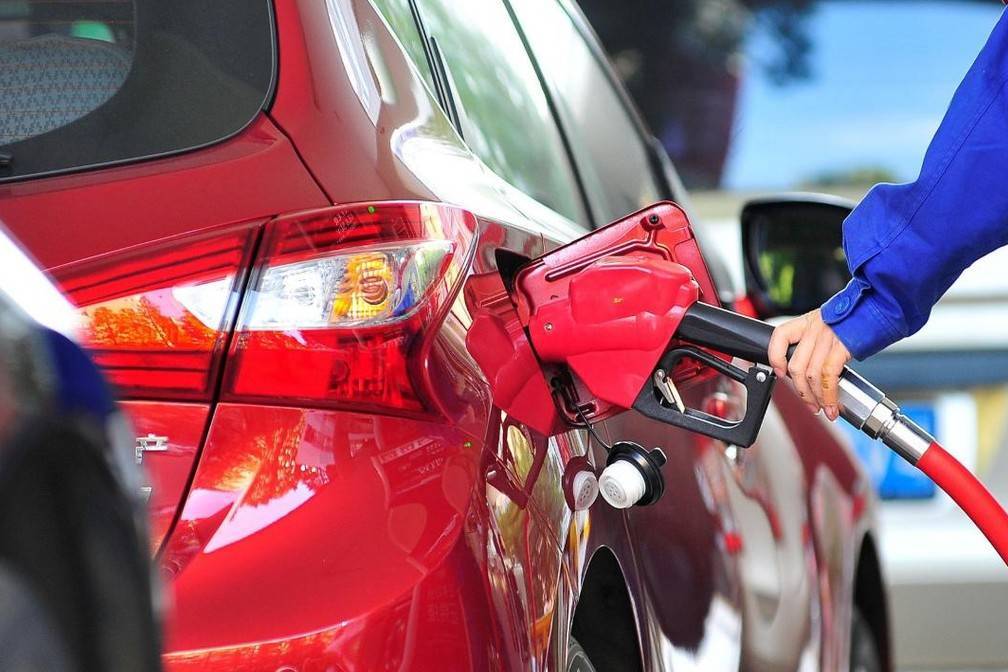 已经有一辆燃油车，是换成新能源？还是再买一辆？