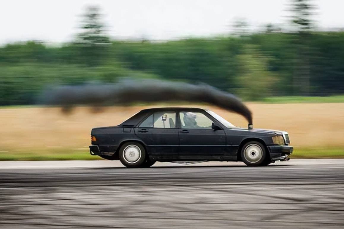 汽車智能駕駛技術(shù)大辯論中，燃油車企為什么集體噤聲？