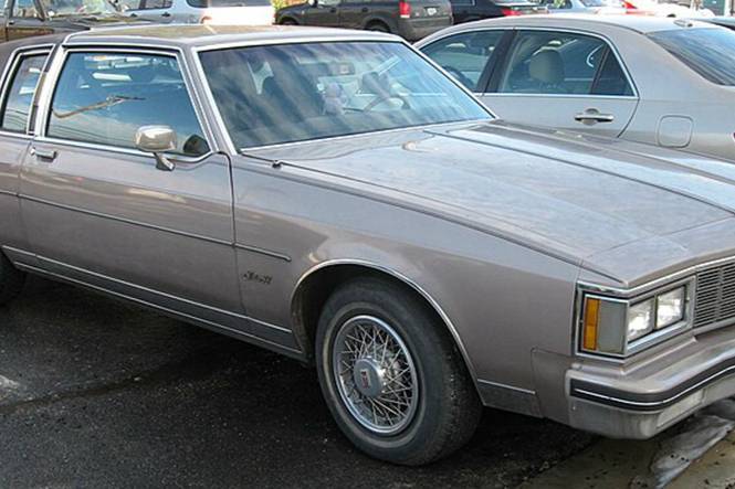 80年代美国中产阶级最爱的全尺寸轿车-第八代奥兹莫比尔88