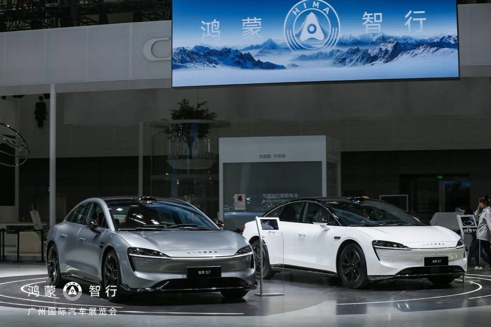 真正将汽车带入数字时代，鸿蒙智行要做中国智能电动汽车技术底座