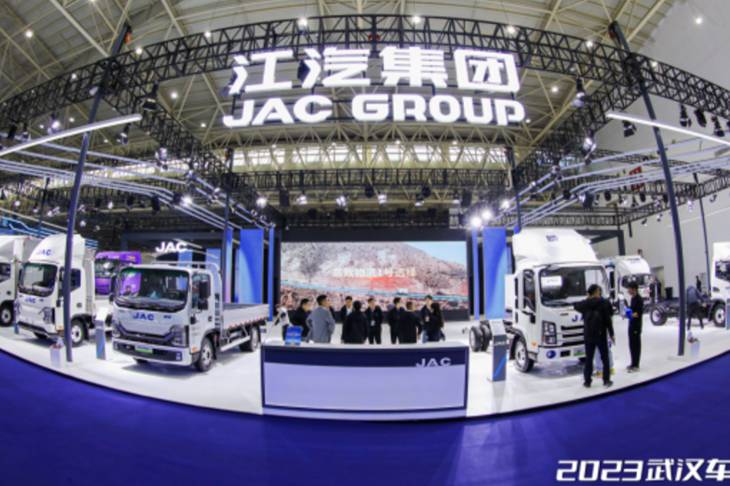 產品創新力度持續提升,江淮1卡多款新能源商用車驚艷車展現場