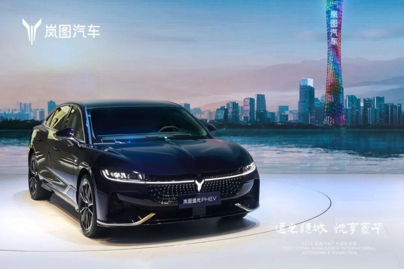 岚图追光PHEV，中国豪华行政轿车电混新时代的开创者