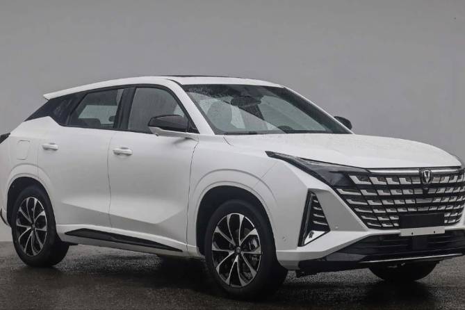 宋Plus DMi又多了個對手！長安Z6 Plus實車曝光