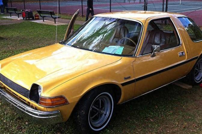 美国首款采用驾驶室前倾概念的现代量产车-AMC Pacer