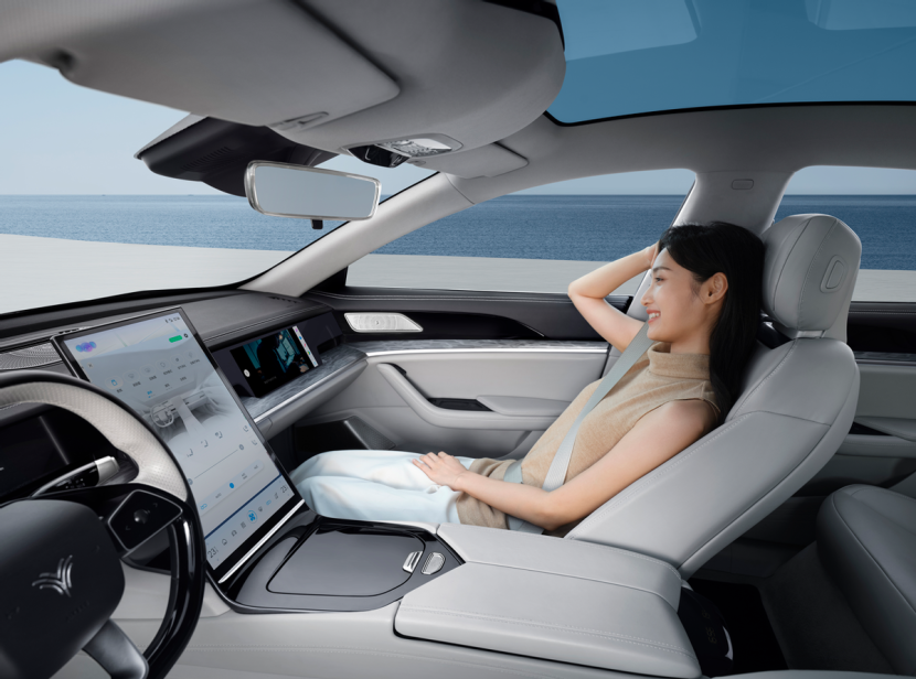 哪吒S新享版，20万内的长续航新能源车，安全舒适智能全面升级  第4张