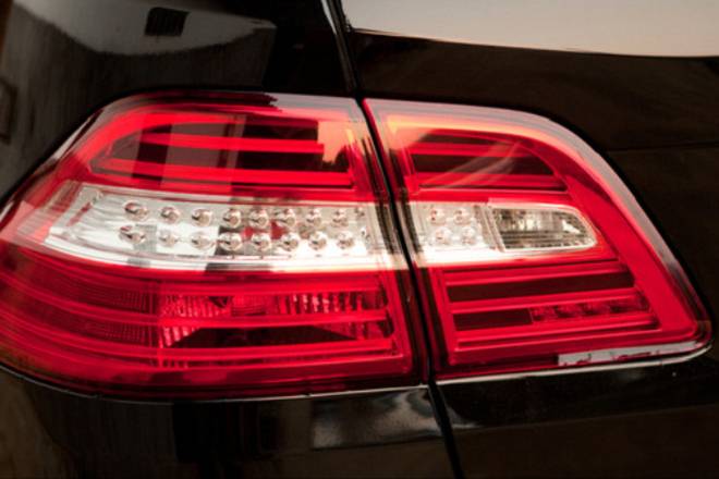 为什么汽车尾灯不亮，车灯灯泡经常被烧？