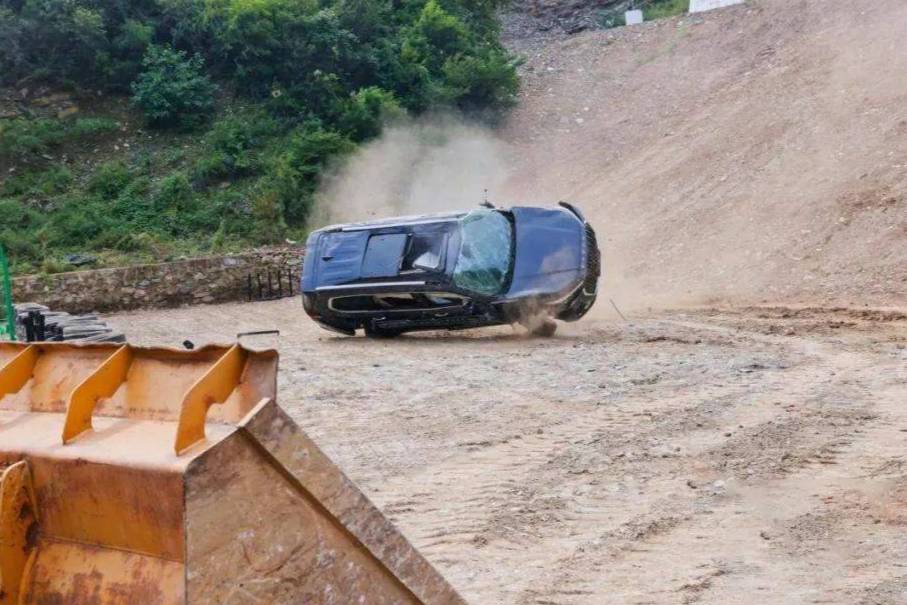 扛泥罐車、拉飛機(jī)、沖天門山，花樣汽車測(cè)試，一個(gè)比一個(gè)硬核