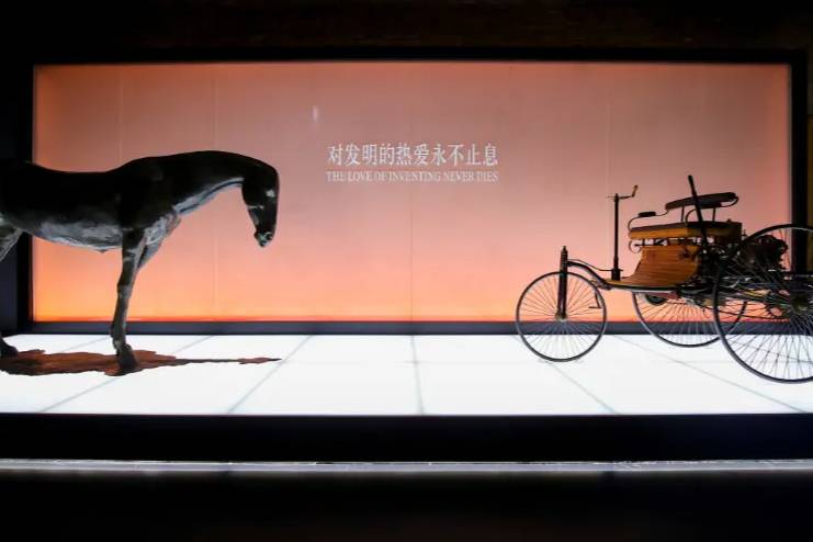 【E汽车】振动想梅赛德斯-奔驰科技艺术展在京启幕