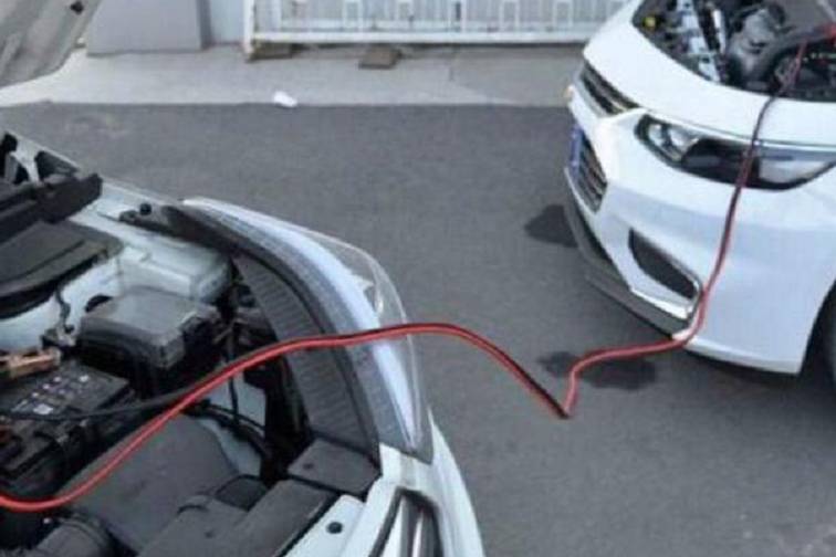 自動擋車的電瓶沒電咋辦？老司機教你幾招