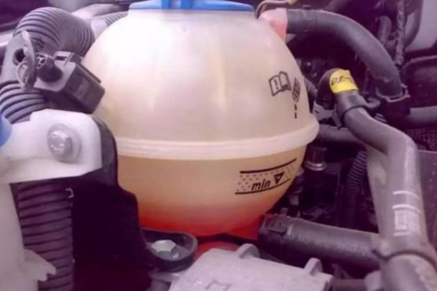 防凍液多久更換不會(huì)影響汽車？很多車主都不清楚，被4S店白忽悠