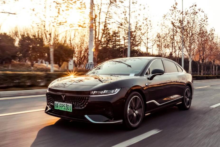 動(dòng)力強(qiáng)悍 262km超長純電續(xù)航 試駕嵐圖追光PHEV