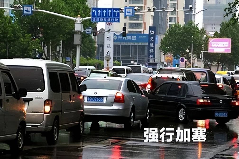 前車“加塞”，后車突然加速撞上去，責任歸誰？ 