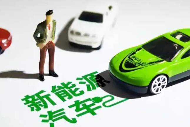 新能源應(yīng)同車同權(quán)，乘聯(lián)會(huì)：油車交上萬(wàn)億稅收還限購(gòu)限行不公平