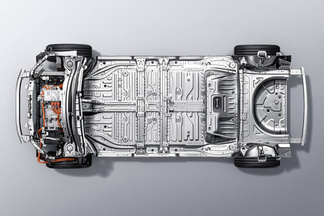 電動汽車，前驅(qū)好還是后驅(qū)好？前驅(qū)都是“廉價油改電”？