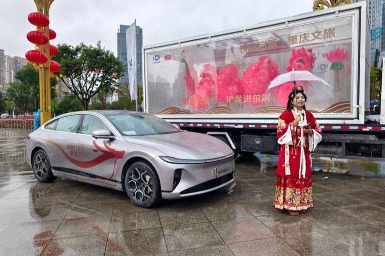 重慶人開新能源車去哈爾濱給游客表演火龍,誰會更怕冷?