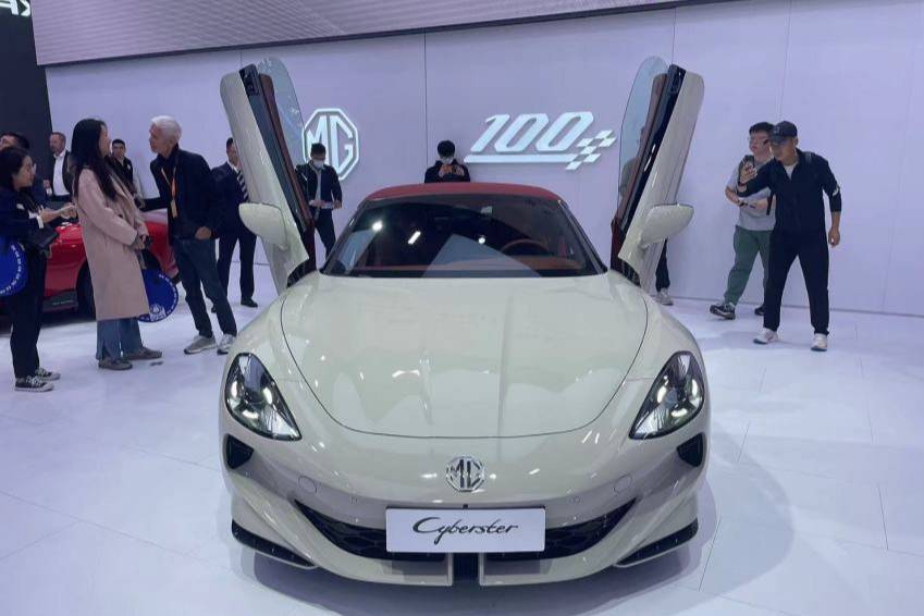 MG Cyberster四驅(qū)紅篷版來了，零百加速3.2秒