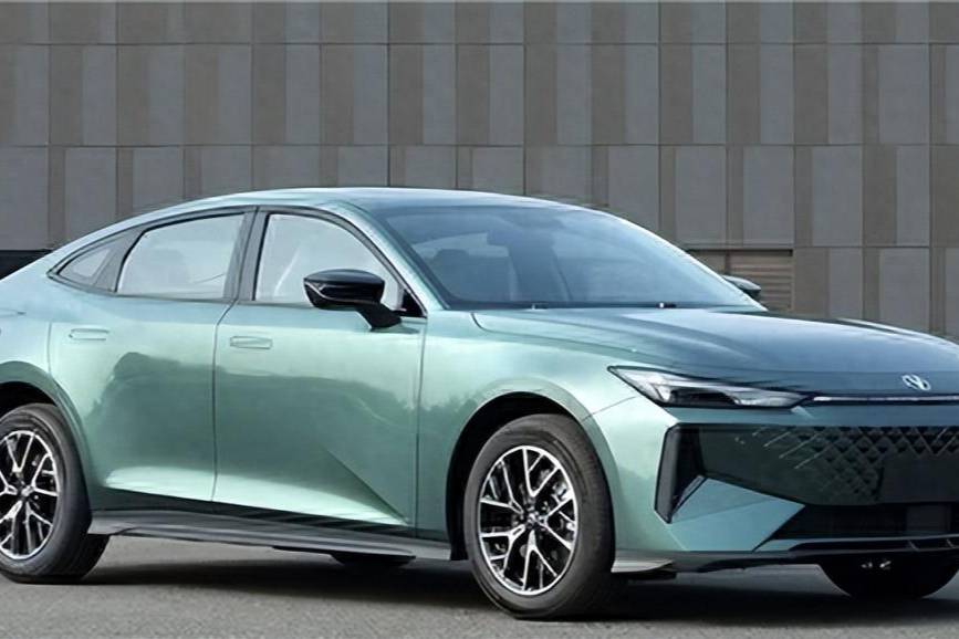 搭1.5L發動機,新款長安UNI-V插混版實車曝光
