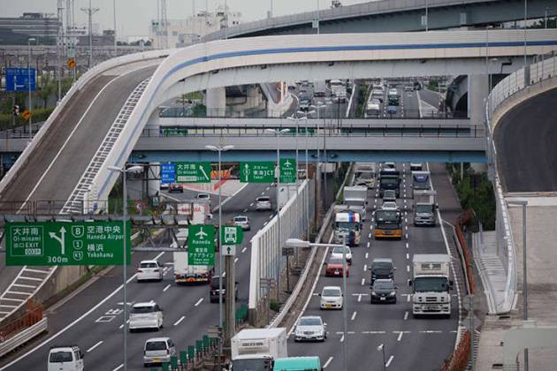 滿街都是輕型車 日本人沒錢買大車嗎？