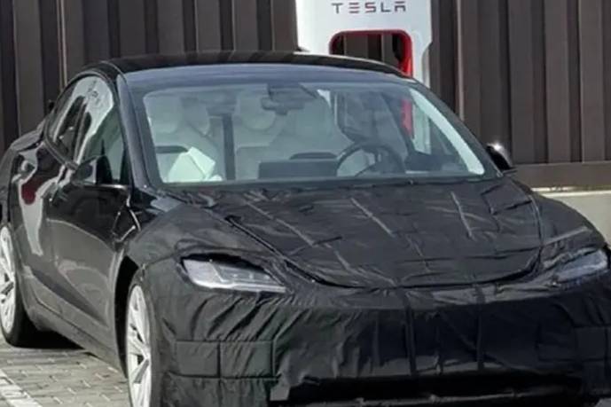 【E汽车】特斯拉Model 3高性能版谍照曝光