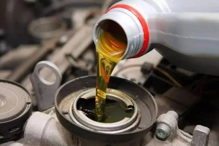 汽车保养一次就要换一次机油？