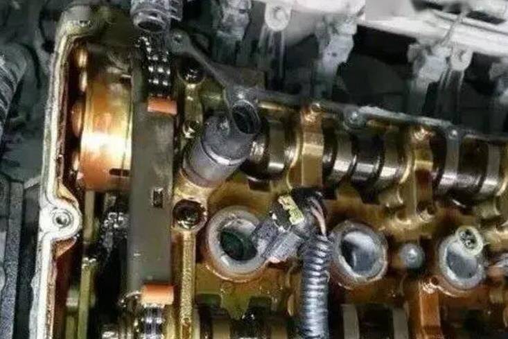 汽车大修后仍烧机油增压器进气口有大量机油的原因分析与解决方案