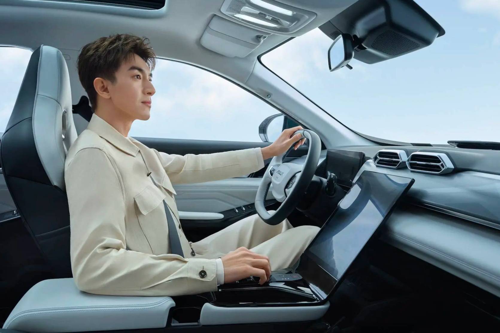 哪款車讓林更新“按頭安利”？東風(fēng)風(fēng)神皓瀚榮耀版上市