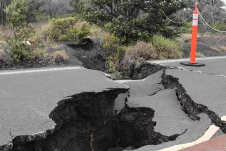 行车途中遇地震如何自救