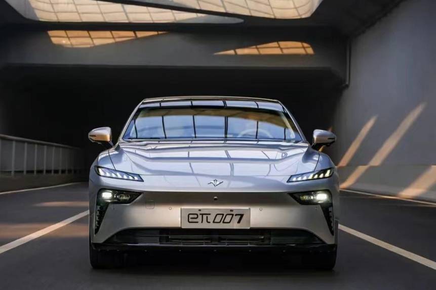 比榮耀版還卷?不到15萬的中大型純電車,eπ007夠狠!